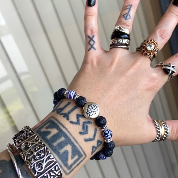 Black lava purple agate lotus flower bead bracelet - Picture 9 of 11